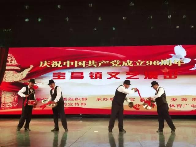 别再盯着巴以了!普京万没料到一幕出现,马克龙这次摊上大事